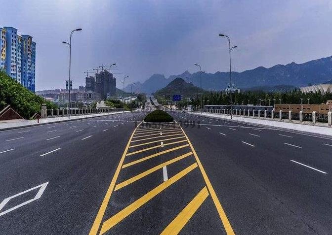 鎮(zhèn)江道路劃線，鎮(zhèn)江道路劃線施工單位？飛揚市政專業(yè)可靠！