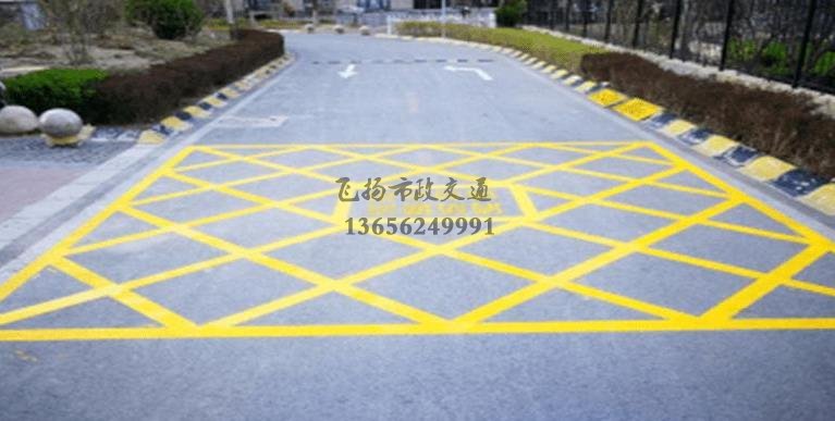 蘇州小區(qū)道路消防車通道劃線標準化示意圖，停車場消防車通道的設(shè)計規(guī)定要求？