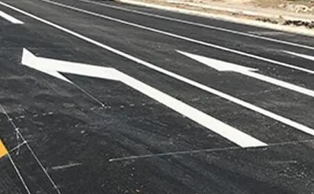 蘇州小區(qū)瀝青道路劃線用什么樣的材料？