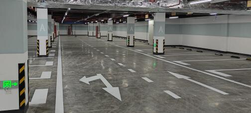 停車場劃線解析，高效利用空間，5300平米可容納多少停車位？
