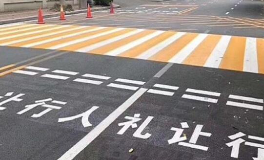 廠區(qū)停車位劃線施工找哪家？專業(yè)團(tuán)隊(duì)為您排憂解難